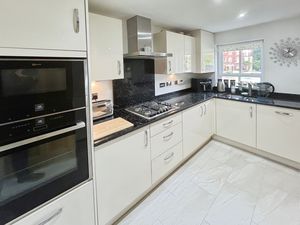 Kitchen- click for photo gallery